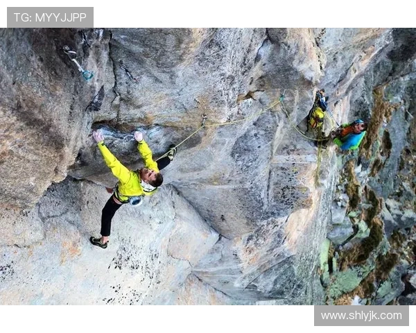 南京极限运动队在攀岩联赛中的精彩表现与节奏分析